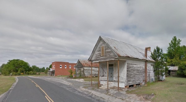 The Spooky Small Town Of Lone Star In South Carolina Could Be Right Out Of A Horror Movie