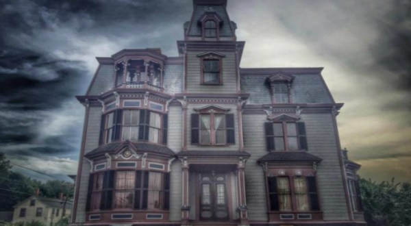 There’s A Haunted House In Massachusetts That’s So Terrifying You Have To Sign A Waiver To Enter
