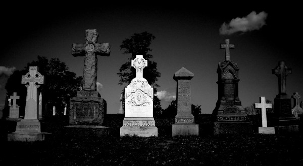 7 Disturbing Cemeteries Around Washington DC That Will Give You Goosebumps