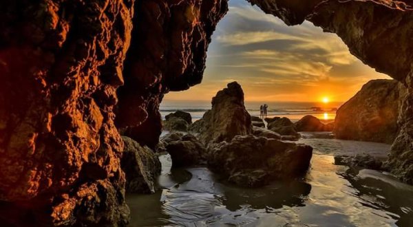 The Hidden El Matador Beach In Southern California Will Make You Feel A Million Miles Away From It All