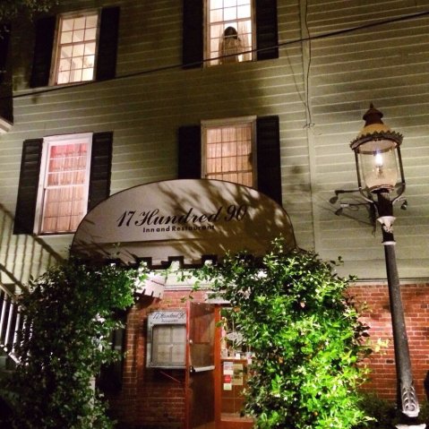 There's A Room At This Georgia Inn That's So Haunted You Need To Sign A Waiver