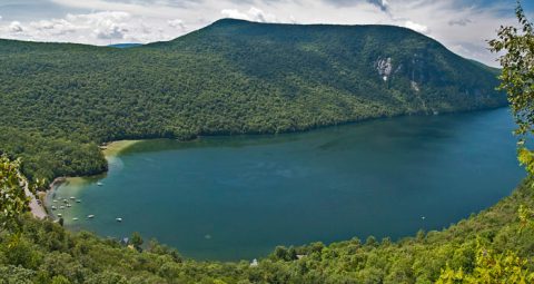 The Breathtaking Lake Everyone In Vermont Will Fall In Love With At First Sight