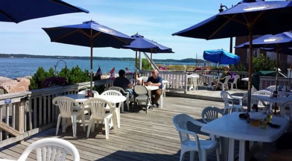 10 Incredible Waterfront Restaurants Everyone In Maine Must Visit