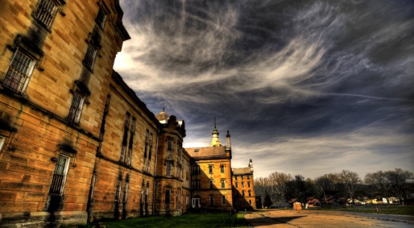 A Trip Through This Haunted Asylum In West Virginia Is Not For The Faint Of Heart