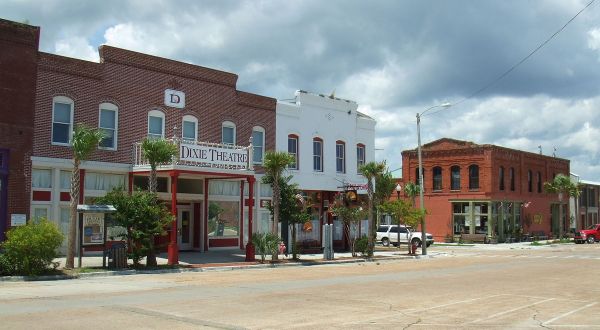 The Friendliest Small Town In Florida Where Everyone Knows Your Name