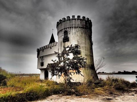 Entering This Castle Near New Orleans Will Make You Feel Like You’re in a Fairy Tale