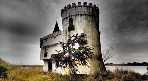 Entering This Castle Near New Orleans Will Make You Feel Like You’re in a Fairy Tale