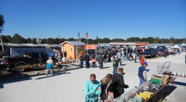 Everyone In Florida Should Visit This Epic Flea Market At Least Once