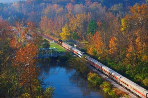 Take This Fall Foliage Train Ride Through Ohio For A One-Of-A-Kind Experience