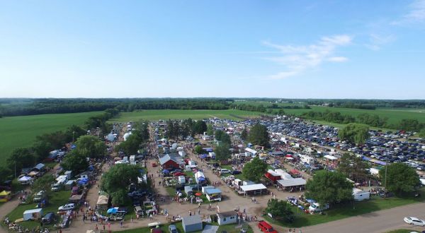 Everyone In Minnesota Should Visit This Epic Flea Market At Least Once
