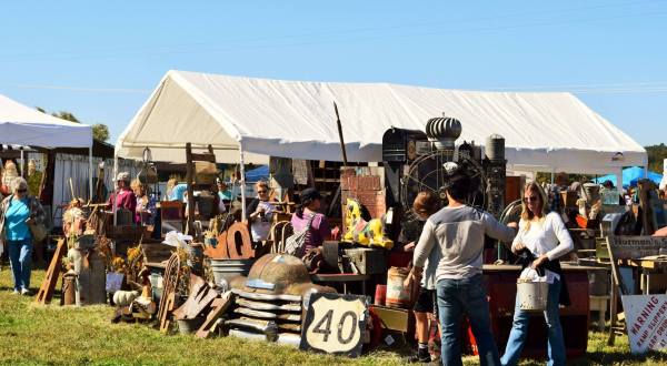 Everyone In Arkansas Should Visit This Epic Flea Market At Least Once