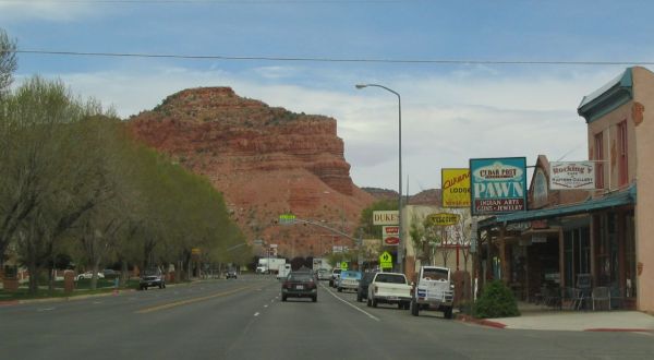 Most People Don’t Know This Small Utah Town Is Right In The Middle Of Our National Parks