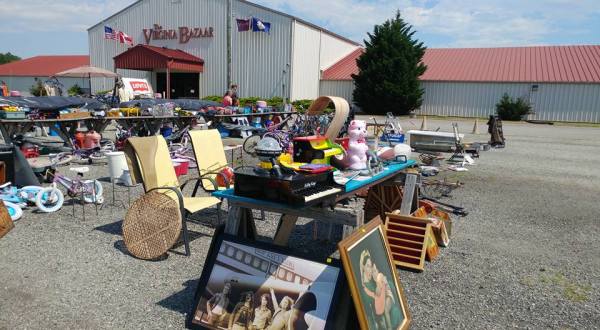 Everyone In Virginia Should Visit This Epic Flea Market At Least Once