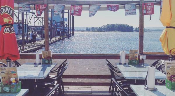 This Floating Restaurant In Oregon Serves Mouthwateringly Delicious Food