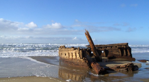 Not Many People Know About This Incredible Shipwreck That Was Discovered On The Oregon Coast