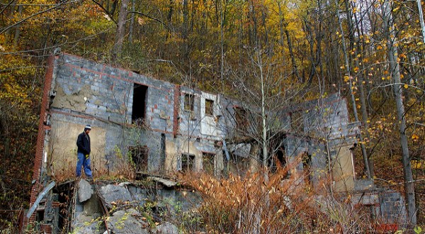 Step Inside The Creepy, Abandoned Town Of Kayford In West Virginia