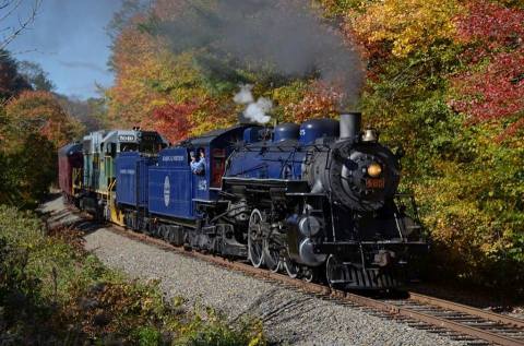 Take This Fall Foliage Train Ride Through Pennsylvania For A One-Of-A-Kind Experience