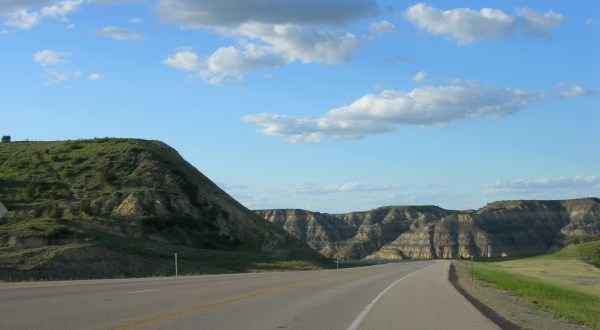Take These 11 Country Roads In North Dakota For A Gorgeous Scenic Drive