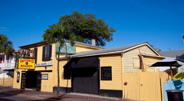 The Story Behind This Haunted Saloon In Florida Is Truly Creepy