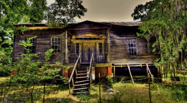 This Spooky Small Town In Alabama Could Be Right Out Of A Horror Movie