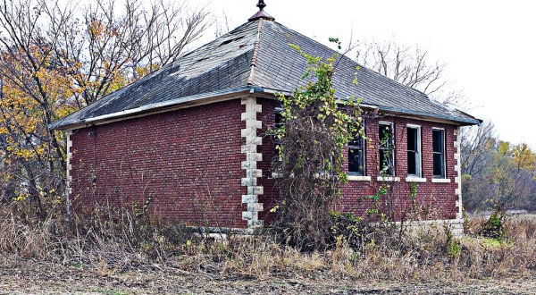Step Inside The Creepy, Abandoned Town Of Dunlap In Kansas
