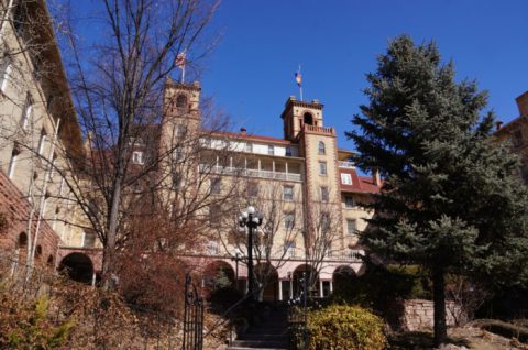 The Story Behind This Haunted Hotel In Colorado Is Truly Creepy