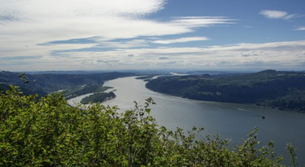 This Spectacular 5 Mile Hike In Oregon Offers Unbeatable River Views