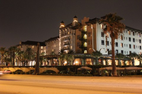 The Story Behind This Haunted Hotel In Texas Is Truly Creepy