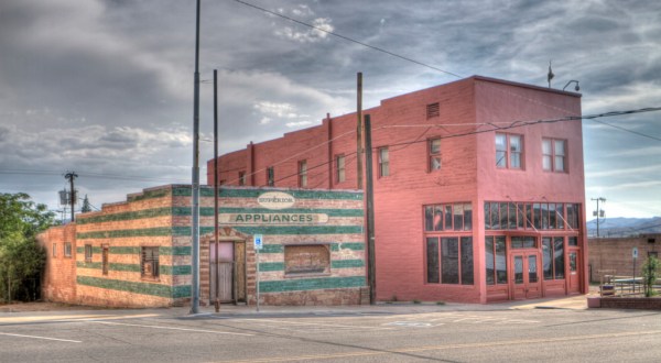 This Spooky Small Town In Arizona Could Be Right Out Of A Horror Movie