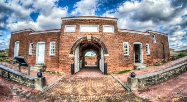 The Story Behind This Haunted Fort In Maryland Is Truly Creepy