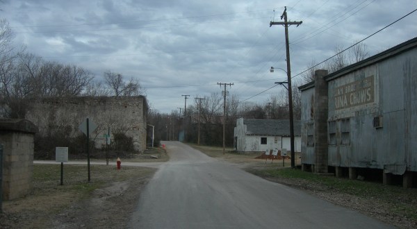 The Spooky Small Town Of Calico Rock In Arkansas Could Be Right Out Of A Horror Movie