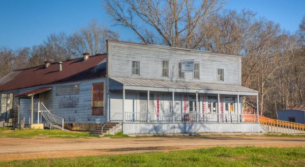 This Remote Restaurant In Mississippi Will Take You A Million Miles Away From Everything