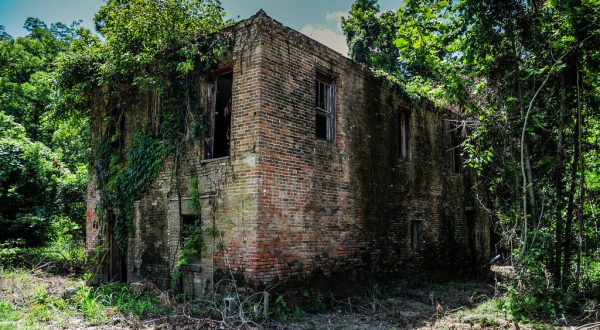 This Spooky Small Town In Mississippi Could Be Right Out Of A Horror Movie