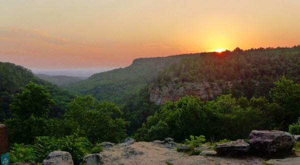 The One Enchanting Place In Arkansas That Must Go On Your Bucket List Immediately