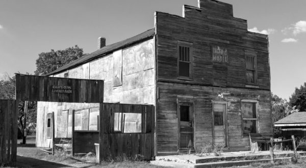 The Spooky Small Town Of Ingalls In Oklahoma Could Be Right Out Of A Horror Movie