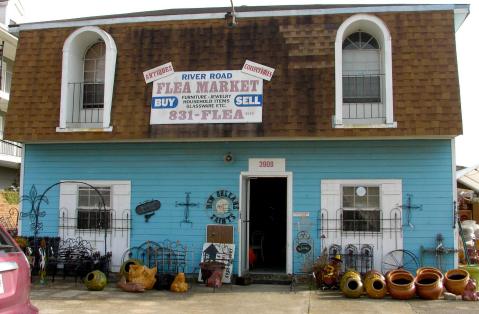 Everyone In New Orleans Should Visit This Epic Flea Market At Least Once