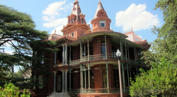 The Story Behind Austin’s Most Haunted House Will Give You Nightmares