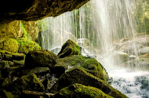 Walk Behind A Waterfall For A One-Of-A-Kind Experience In Washington