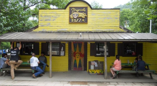 A Kentucky Restaurant In The Middle of Nowhere, Miguel’s Pizza Is So Worth The Journey