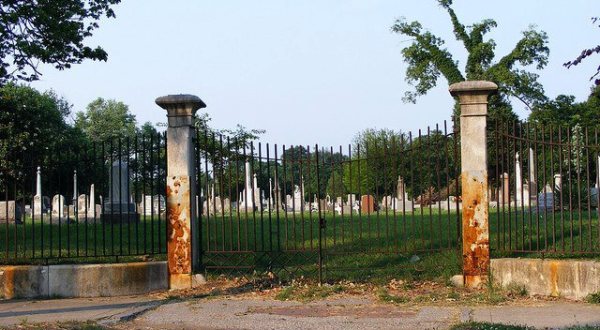 This Abandoned Cemetery In Kentucky Has A Chilling Past That Will Haunt You