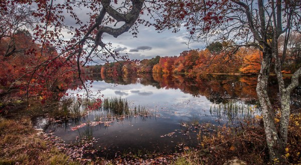 10 Picturesque Hikes For Fall Foliage In Rhode Island
