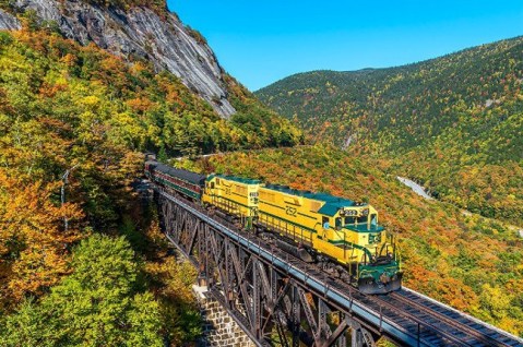 This Fall Folliage Train Will Show You The New Hampshire Colors In An Unforgettable Way