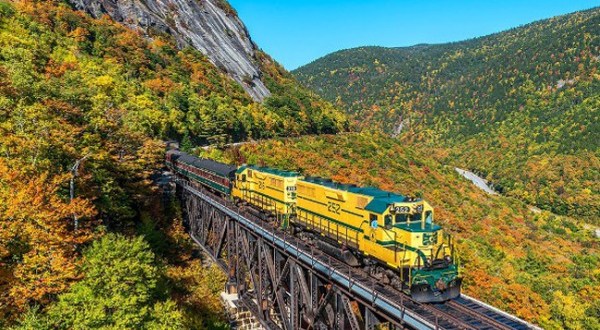 This Fall Folliage Train Will Show You The New Hampshire Colors In An Unforgettable Way