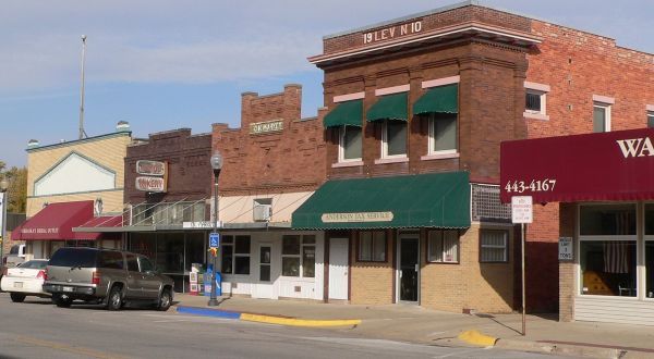Step Inside This Quaint Nebraska Town With Only One Traffic Light