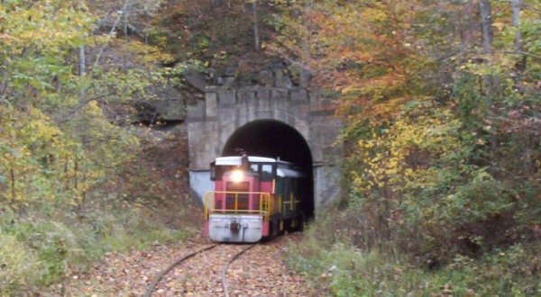 Take This Fall Foliage Train Ride Through Indiana For A One-Of-A-Kind Experience