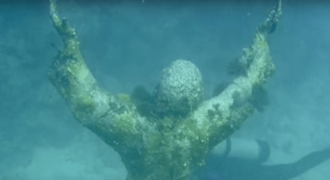 This Underwater Florida Landmark Is Eerie And Hauntingly Beautiful