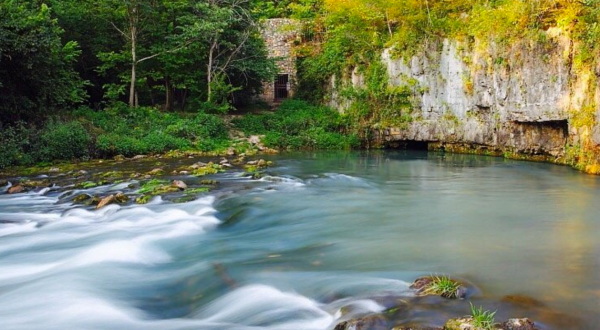 The Story Behind This Abandoned Natural Spring In Missouri Is Incredibly Unique