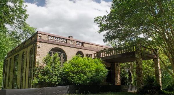 The Bones Of This Massive Playboy Mansion Have Been Left To Decay In Maryland