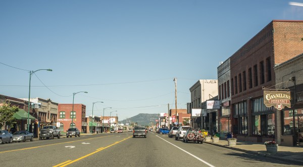 This Washington Mountain Town Is Picture Perfect For A Day Trip
