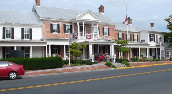 Step Inside The Quaint Virginia Town With Only One Traffic Light